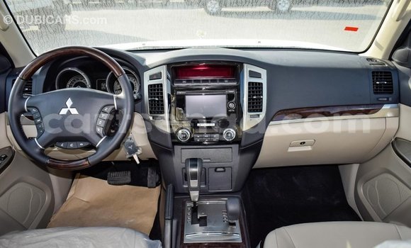 Acheter Import Voiture Mitsubishi Pajero Blanc à Import - Dubai, Hhohho Acheter Import Voiture Mitsubishi Pajero Blanc à Import - Dubai, Hhohho