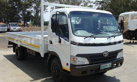 Buy Used Toyota Dyna White Car in Hlatikulu in Shiselweni District Buy Used Toyota Dyna White Car in Hlatikulu in Shiselweni District