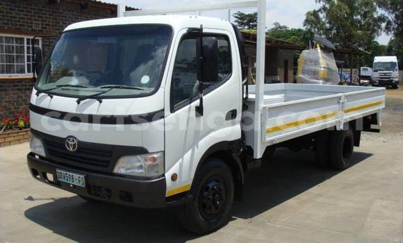Buy Used Toyota Dyna White Car in Hlatikulu in Shiselweni District Buy Used Toyota Dyna White Car in Hlatikulu in Shiselweni District
