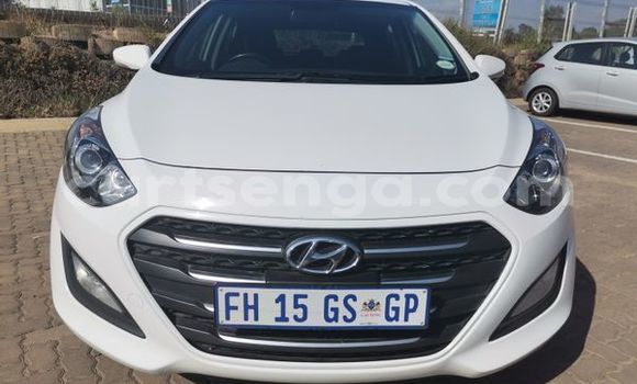 Acheter Occasion Voiture Hyundai i30 Blanc à Hlatikulu, Shiselweni District Acheter Occasion Voiture Hyundai i30 Blanc à Hlatikulu, Shiselweni District