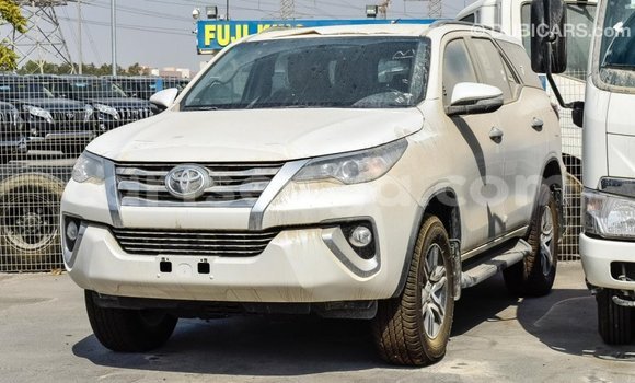 Buy Import Toyota Fortuner White Car in Import - Dubai in Hhohho Buy Import Toyota Fortuner White Car in Import - Dubai in Hhohho