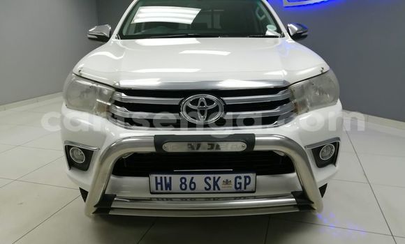 Buy Used Toyota Hilux White Car in Hlatikulu in Shiselweni District Buy Used Toyota Hilux White Car in Hlatikulu in Shiselweni District