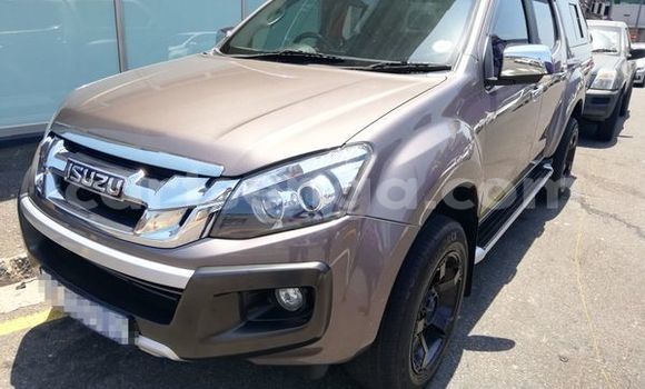 Acheter Occasion Voiture Isuzu KB Gris à Bulembu, Hhohho Acheter Occasion Voiture Isuzu KB Gris à Bulembu, Hhohho