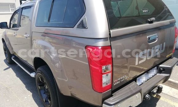 Acheter Occasion Voiture Isuzu KB Gris à Bulembu, Hhohho Acheter Occasion Voiture Isuzu KB Gris à Bulembu, Hhohho