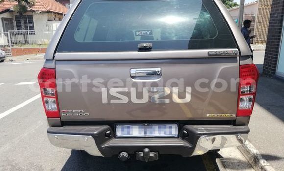 Acheter Occasion Voiture Isuzu KB Gris à Bulembu, Hhohho Acheter Occasion Voiture Isuzu KB Gris à Bulembu, Hhohho
