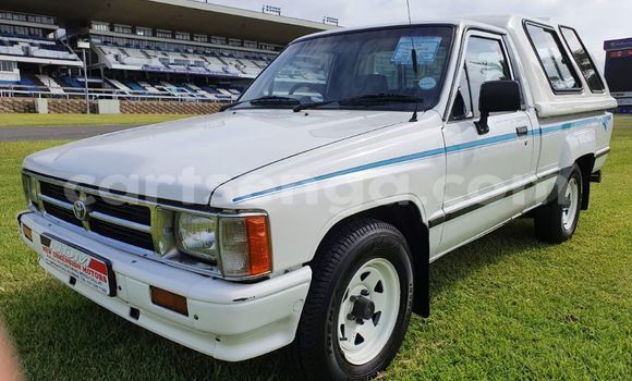 Buy Used Toyota Hilux White Car in Hlatikulu in Shiselweni District