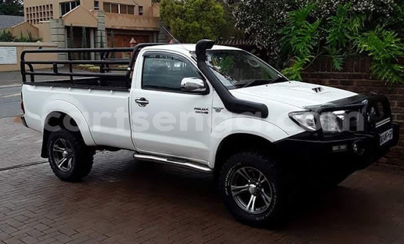 Buy Used Toyota Hilux White Car in Mbabane in Manzini