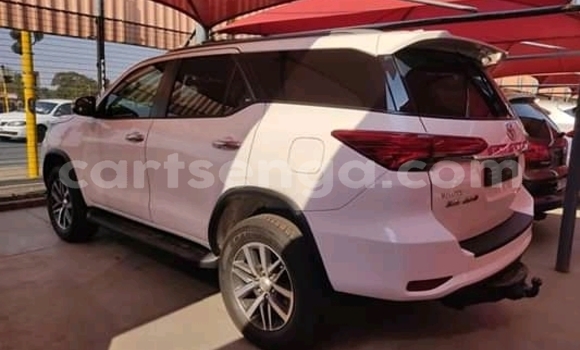 Buy Used Toyota Fortuner White Car in Ezulwini in Hhohho Buy Used Toyota Fortuner White Car in Ezulwini in Hhohho