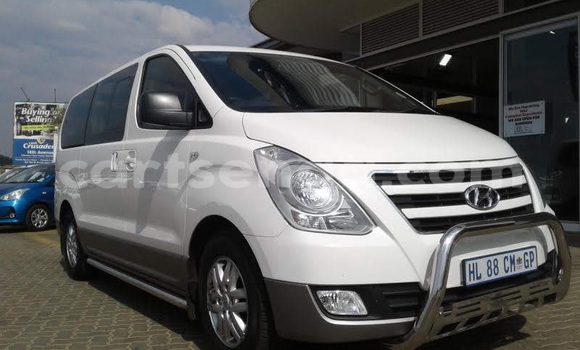 Nunua Ilio tumika Hyundai H1 Silver Gari ndani ya Mbabane nchini Manzini Nunua Ilio tumika Hyundai H1 Silver Gari ndani ya Mbabane nchini Manzini