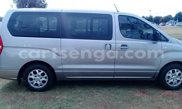 Acheter Occasion Voiture Hyundai H1 Gris à Mbabane, Manzini Acheter Occasion Voiture Hyundai H1 Gris à Mbabane, Manzini