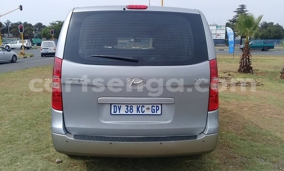 Acheter Occasion Voiture Hyundai H1 Gris à Mbabane, Manzini Acheter Occasion Voiture Hyundai H1 Gris à Mbabane, Manzini