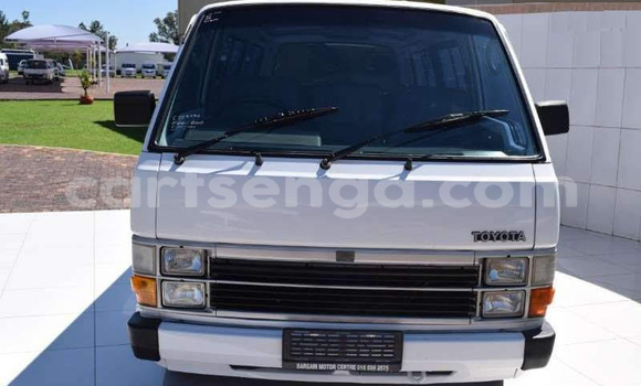 Buy Used Toyota Hiace White Car in Mbabane in Manzini Buy Used Toyota Hiace White Car in Mbabane in Manzini