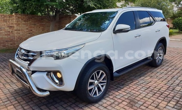 Buy Used Toyota Fortuner White Car in Mbabane in Manzini Buy Used Toyota Fortuner White Car in Mbabane in Manzini