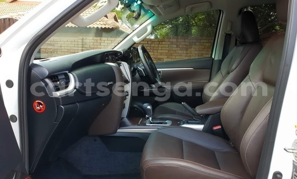 Buy Used Toyota Fortuner White Car in Mbabane in Manzini Buy Used Toyota Fortuner White Car in Mbabane in Manzini