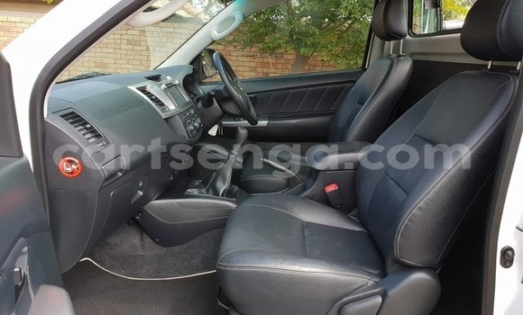 Buy Used Toyota Hilux White Car in Mbabane in Manzini Buy Used Toyota Hilux White Car in Mbabane in Manzini