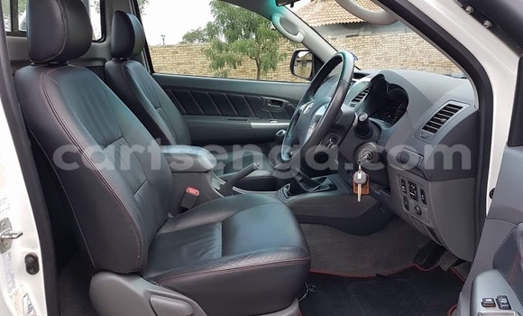 Buy Used Toyota Hilux White Car in Mbabane in Manzini Buy Used Toyota Hilux White Car in Mbabane in Manzini