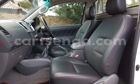 Buy Used Toyota Hilux White Car in Mbabane in Manzini Buy Used Toyota Hilux White Car in Mbabane in Manzini