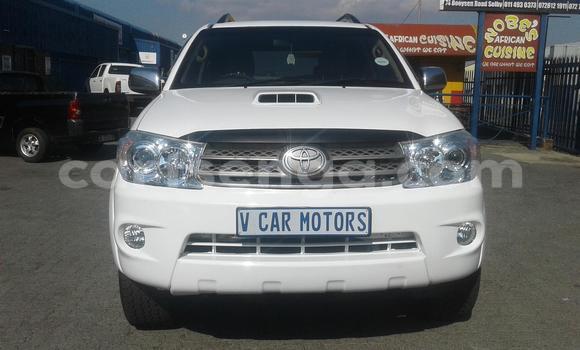 Acheter Occasion Voiture Toyota Fortuner Blanc à Ezulwini, Hhohho Acheter Occasion Voiture Toyota Fortuner Blanc à Ezulwini, Hhohho