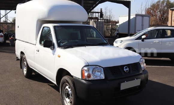 Nunua Ilio tumika Nissan NP 300 White Gari ndani ya Ngwenya nchini Hhohho