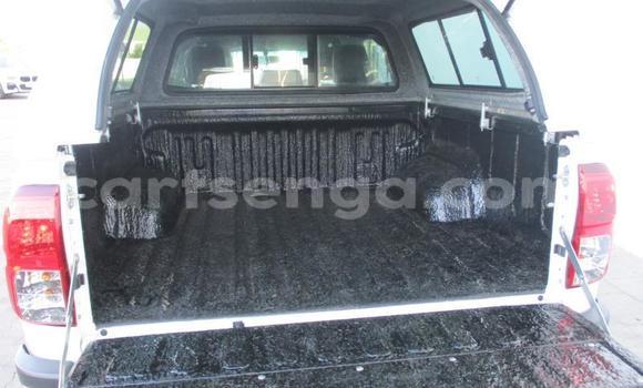 Buy Used Toyota Hilux White Car in Ezulwini in Hhohho Buy Used Toyota Hilux White Car in Ezulwini in Hhohho