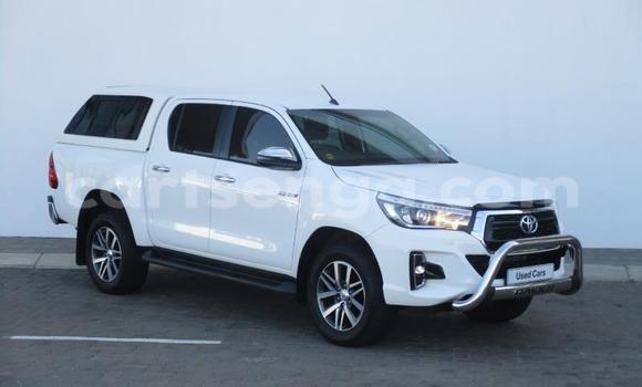 Buy Used Toyota Hilux White Car in Ezulwini in Hhohho Buy Used Toyota Hilux White Car in Ezulwini in Hhohho