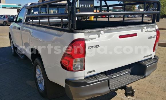 Nunua Ilio tumika Toyota Hilux White Gari ndani ya Hlatikulu nchini Wilaya ya Shiselweni Nunua Ilio tumika Toyota Hilux White Gari ndani ya Hlatikulu nchini Wilaya ya Shiselweni