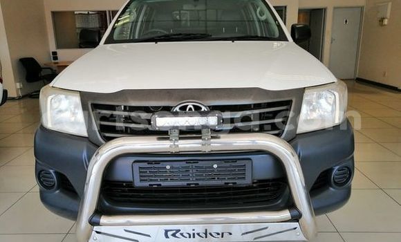 Buy Used Toyota Hilux White Car in Mbabane in Manzini
