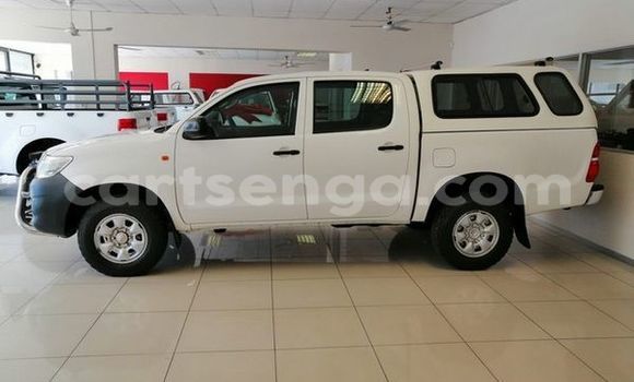 Nunua Ilio tumika Toyota Hilux White Gari ndani ya Mbabane nchini Manzini Nunua Ilio tumika Toyota Hilux White Gari ndani ya Mbabane nchini Manzini