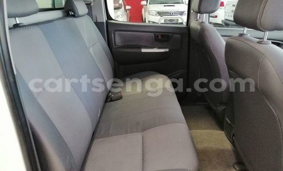 Nunua Ilio tumika Toyota Hilux White Gari ndani ya Mbabane nchini Manzini Nunua Ilio tumika Toyota Hilux White Gari ndani ya Mbabane nchini Manzini