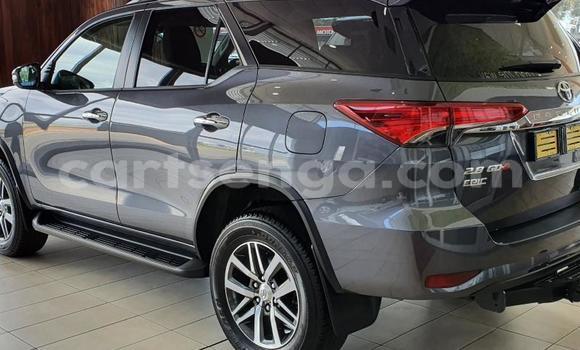 Nunua Ilio tumika Toyota Fortuner Silver Gari ndani ya Hlatikulu nchini Wilaya ya Shiselweni Nunua Ilio tumika Toyota Fortuner Silver Gari ndani ya Hlatikulu nchini Wilaya ya Shiselweni