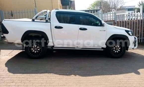 Buy Used Toyota Hilux White Car in Ezulwini in Hhohho Buy Used Toyota Hilux White Car in Ezulwini in Hhohho