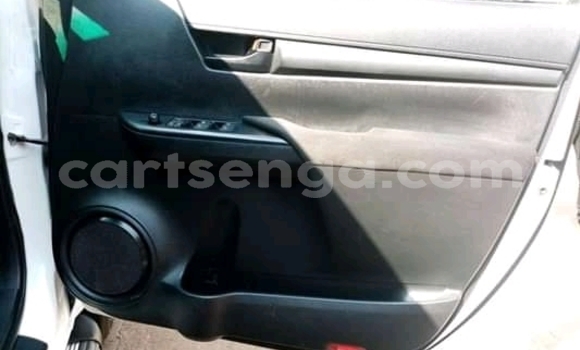 Buy Used Toyota Hilux White Car in Ezulwini in Hhohho Buy Used Toyota Hilux White Car in Ezulwini in Hhohho