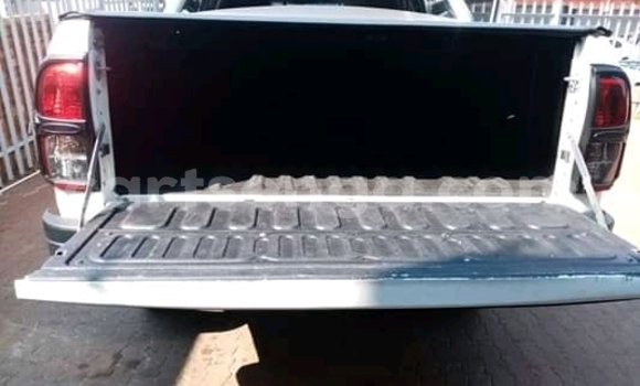 Buy Used Toyota Hilux White Car in Ezulwini in Hhohho Buy Used Toyota Hilux White Car in Ezulwini in Hhohho