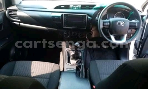 Buy Used Toyota Hilux White Car in Ezulwini in Hhohho Buy Used Toyota Hilux White Car in Ezulwini in Hhohho