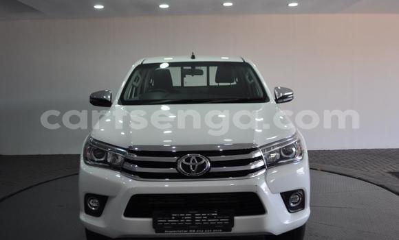 Nunua Ilio tumika Toyota Hilux White Gari ndani ya Manzini nchini Manzini Nunua Ilio tumika Toyota Hilux White Gari ndani ya Manzini nchini Manzini
