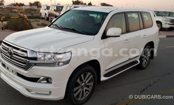 Buy Import Toyota Land Cruiser White Car in Import - Dubai in Hhohho Buy Import Toyota Land Cruiser White Car in Import - Dubai in Hhohho