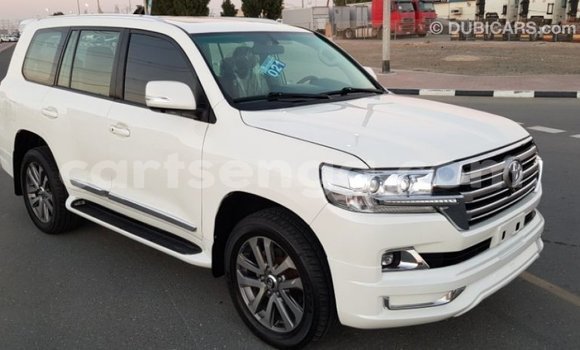 Buy Import Toyota Land Cruiser White Car in Import - Dubai in Hhohho Buy Import Toyota Land Cruiser White Car in Import - Dubai in Hhohho