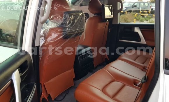Buy Import Toyota Land Cruiser White Car in Import - Dubai in Hhohho Buy Import Toyota Land Cruiser White Car in Import - Dubai in Hhohho