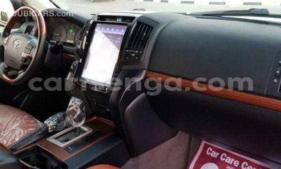 Buy Import Toyota Land Cruiser White Car in Import - Dubai in Hhohho Buy Import Toyota Land Cruiser White Car in Import - Dubai in Hhohho