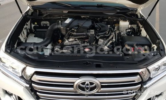Buy Import Toyota Land Cruiser White Car in Import - Dubai in Hhohho Buy Import Toyota Land Cruiser White Car in Import - Dubai in Hhohho