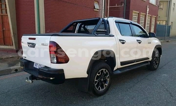 Nunua Ilio tumika Toyota Hilux White Gari ndani ya Manzini nchini Manzini Nunua Ilio tumika Toyota Hilux White Gari ndani ya Manzini nchini Manzini
