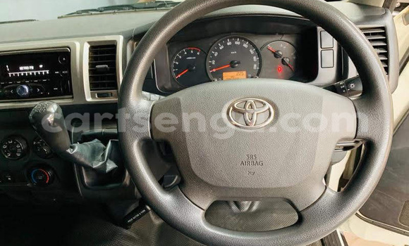 Buy Used Toyota Hiace White Car in Mbabane in Manzini Buy Used Toyota Hiace White Car in Mbabane in Manzini