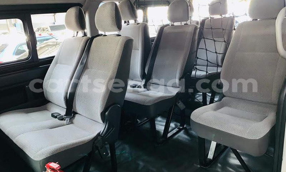 Buy Used Toyota Hiace White Car in Mbabane in Manzini Buy Used Toyota Hiace White Car in Mbabane in Manzini