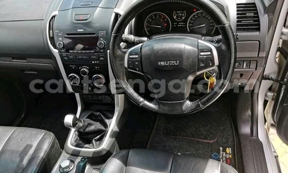 Nunua Ilio tumika Isuzu KB Silver Gari ndani ya Manzini nchini Manzini Nunua Ilio tumika Isuzu KB Silver Gari ndani ya Manzini nchini Manzini