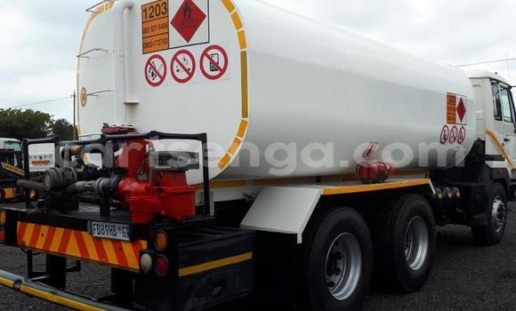 Nunua Ilio tumika Volkswagen Polo Red Gari ndani ya Lobamba nchini Manzini Nunua Ilio tumika Volkswagen Polo Red Gari ndani ya Lobamba nchini Manzini