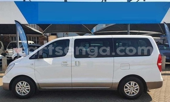 Acheter Occasion Voiture Hyundai H1 Blanc à Bulembu, Hhohho Acheter Occasion Voiture Hyundai H1 Blanc à Bulembu, Hhohho