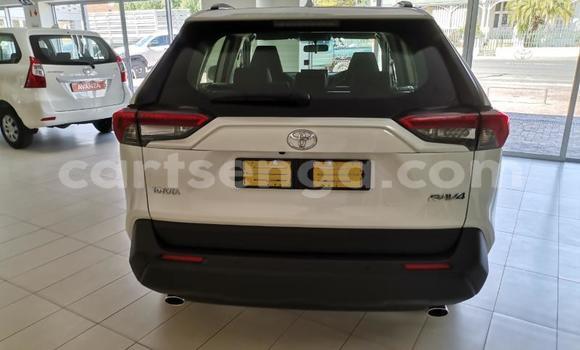 Acheter Occasion Voiture Toyota RAV4 Blanc à Ezulwini, Hhohho Acheter Occasion Voiture Toyota RAV4 Blanc à Ezulwini, Hhohho