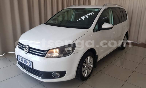 Buy Used Volkswagen Touran White Car in Mbabane in Manzini