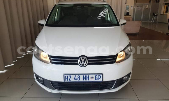 Buy Used Volkswagen Touran White Car in Mbabane in Manzini Buy Used Volkswagen Touran White Car in Mbabane in Manzini