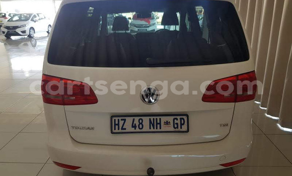 Buy Used Volkswagen Touran White Car in Mbabane in Manzini Buy Used Volkswagen Touran White Car in Mbabane in Manzini
